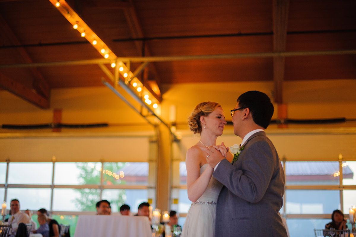 cedar rapids vineyard wedding -first dance